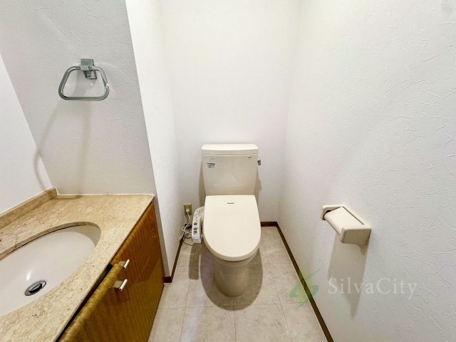 目黒グランドヒルズのトイレ|清潔感と落ち着きに配慮されたトイレスペース。シンプルで洗練された空間が、毎日を快適に支えてくれます。 