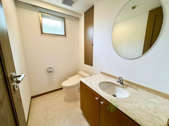 目黒グランドヒルズのトイレ|清潔感と落ち着きに配慮されたトイレスペース。シンプルで洗練された空間が、毎日を快適に支えてくれます。
