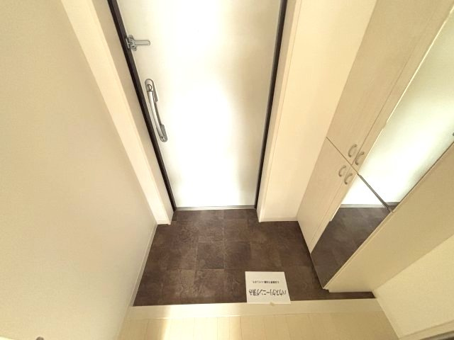 デルニエの玄関