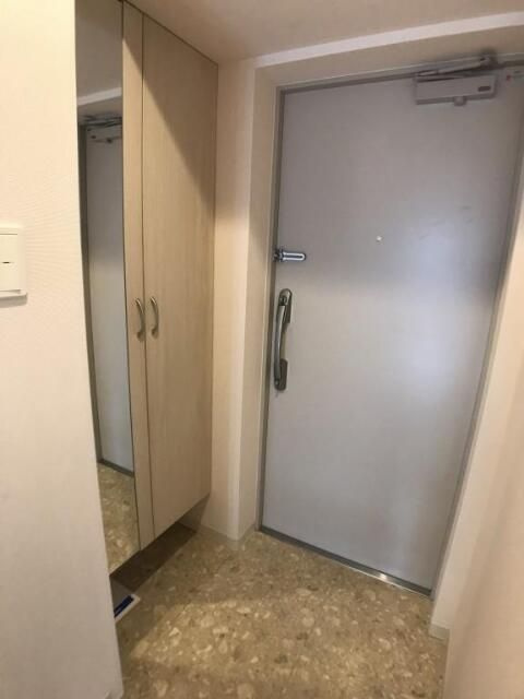 瑞穂フラッツの玄関