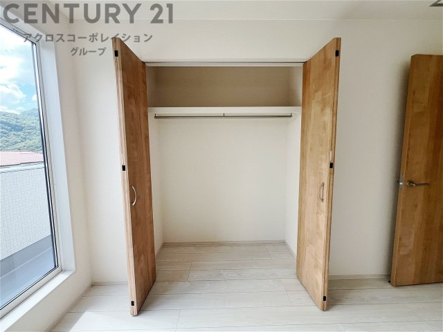 衣類やアクセサリー、小物類の収納が便利で整理整頓がしやすく、部屋の美観を保ちつつ、スペースを最大限に活用できます。衣服のしわやダメージを防ぎ、長持ちさせることができます。