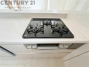 多数の調理器具を同時に使用でき、料理の効率化が可能。省エネで節約になり、様々な料理スタイルに適応できます。また、火力調整が独立しており、手入れや掃除もしやすく、今よりもっとお料理が楽しくなるかも。
