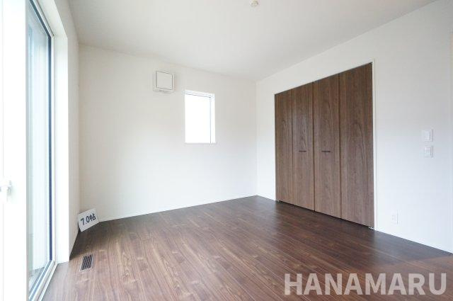 新築　千葉市緑区越智町01期の洋室|7.0帖の洋室。ベッドや収納家具を置いた後の通り道も考えながら、窓・クローゼット・扉の位置をご確認ください。