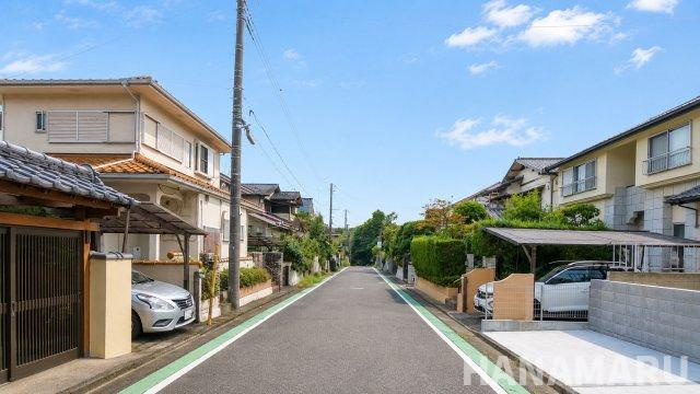 新築　千葉市緑区越智町01期の前面道路含む現地写真|北東・南東側の前面道路は幅員約6m。車の進入方向や見通し、周辺の交通の様子も、見学の際に合わせてご確認ください。
