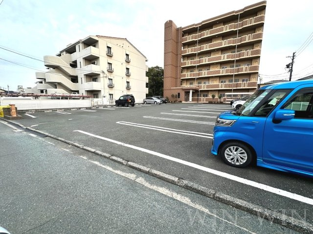 プラシード・アルバの駐車場