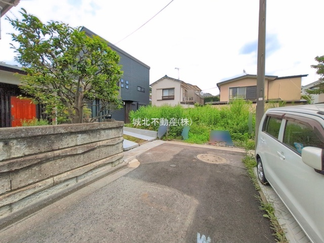 練馬区石神井台1丁目 全3棟 A号棟の前面道路含む現地写真|前面道路南西側約4.0ｍ道路に面する立地