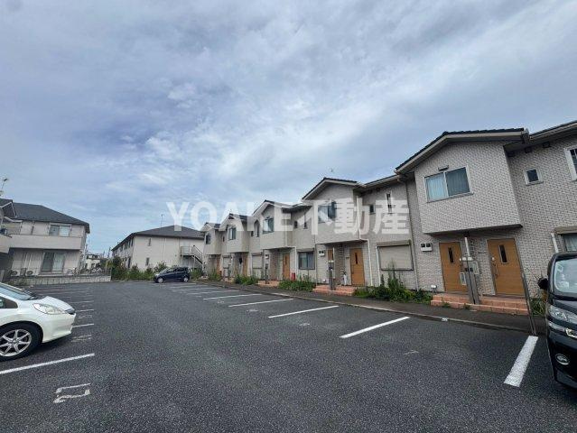 西鶴間ＫＩガーデンズ　壱番館の駐車場