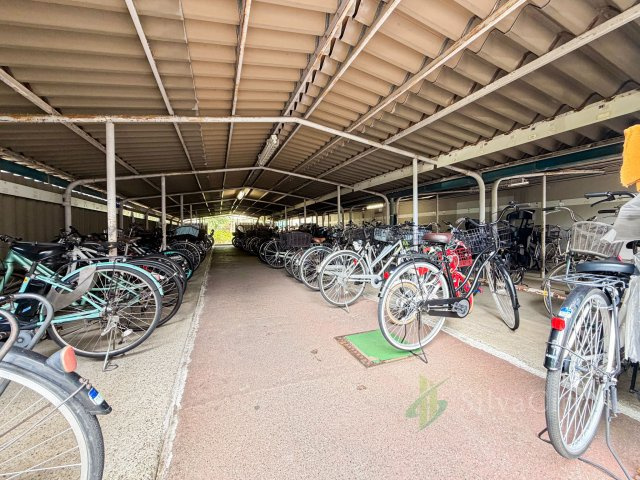 シティコープ大森東の駐輪場|通勤・通学や近隣へのお買い物に便利な駐輪場を設置。自転車を日常使いするご家族にも嬉しい住環境です。