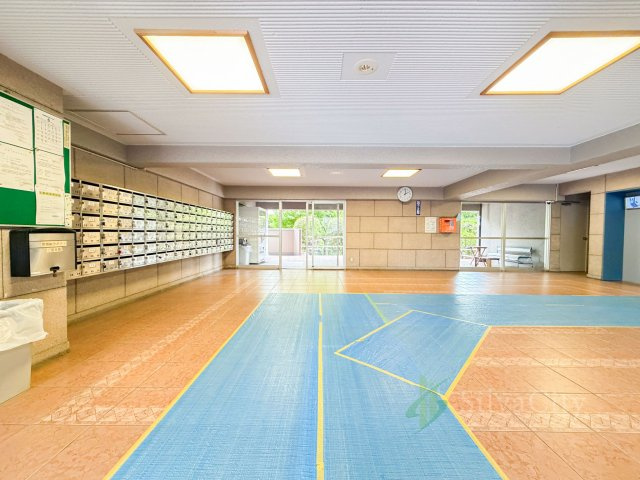 シティコープ大森東のエントランス|住まう方やゲストを迎えるマンションのエントランス。ぜひ現地では、室内だけでなく共用部の雰囲気もあわせてお確かめください。