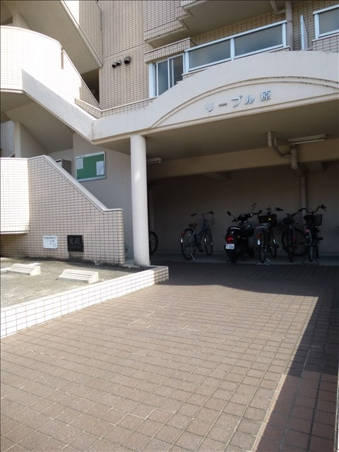 リーブル原のエントランス