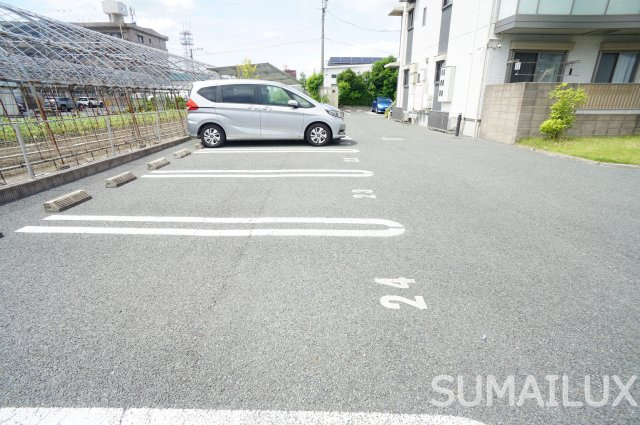 熊本市南区出仲間７丁目の賃貸マンションの駐車場