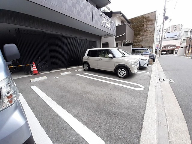 ジュエルⅢの駐車場