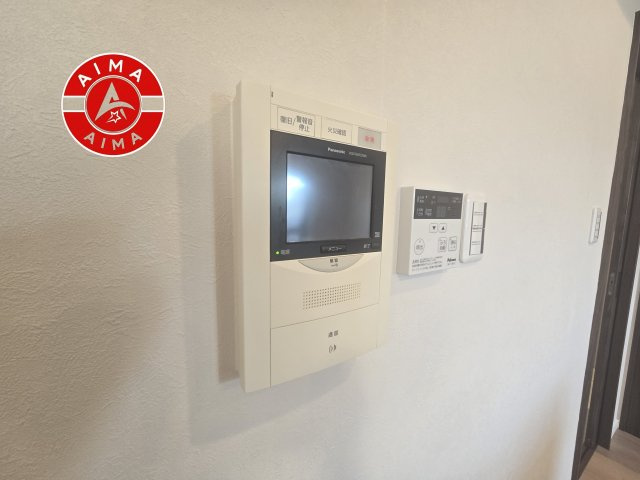 コアマンション和白丘ネクステージA棟のセキュリティ|玄関を開ける前に、室内のモニターで来訪者の顔と姿をしっかりと確認できるTVモニター付きインターホンを完備。