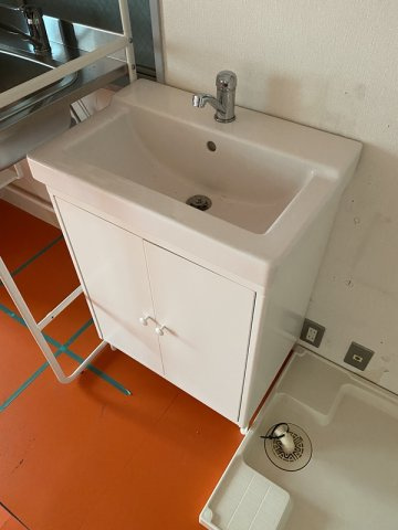 大阪市中央区東心斎橋１丁目の店舗事務所の独立洗面台