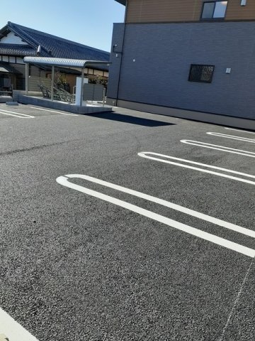 【駐車場】 | ルミネスⅢ | 駐車場があるので、車を買う予定の方も安心です