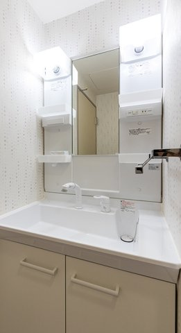 稲城市東長沼の賃貸マンションの洗面所
