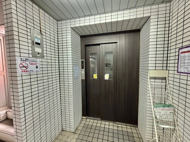 忍町中村コーポのエントランス