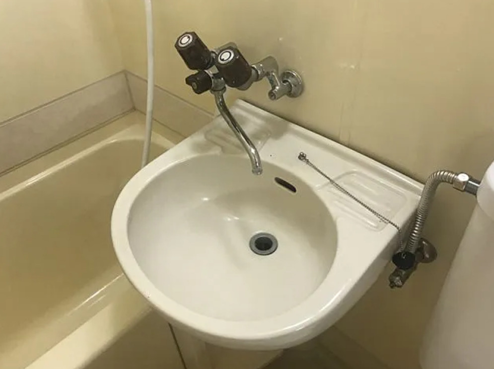 忍町中村コーポの洗面所