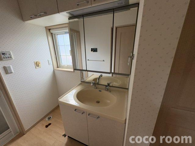 本町三丁目戸建の独立洗面台