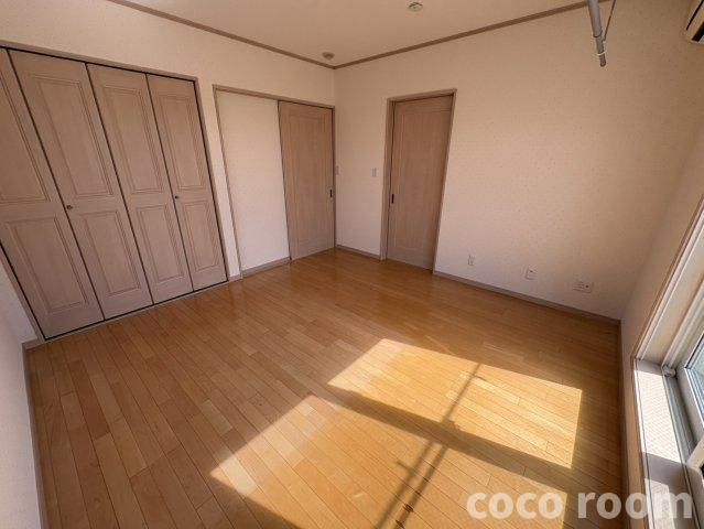 本町三丁目戸建の洋室