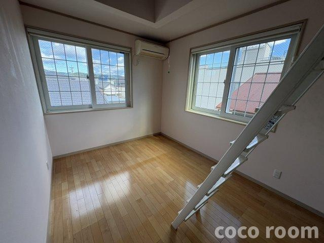 本町三丁目戸建の洋室