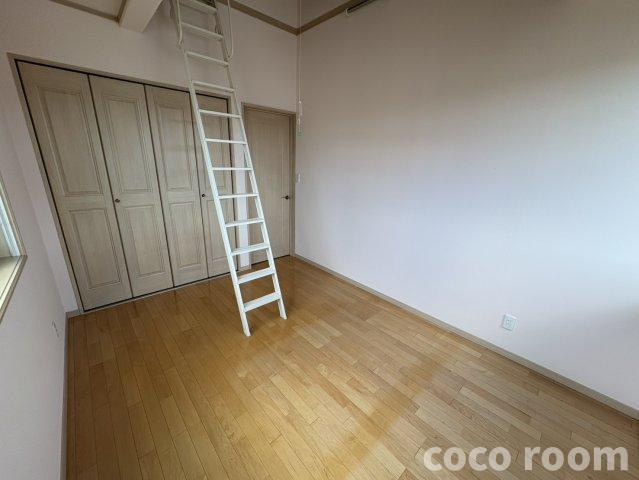 本町三丁目戸建の洋室