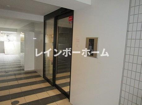 フローラ舞浜のエントランス
