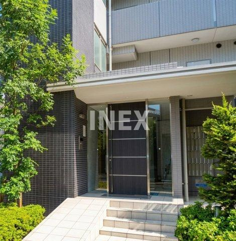 川崎市川崎区池上新町１丁目の賃貸マンションのエントランス