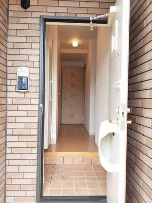【玄関】 | ヴァン　シュヴァルⅠ | 収納もある玄関です
