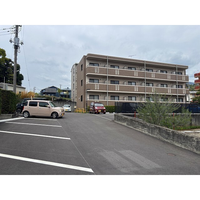 サンヒルズⅡの駐車場
