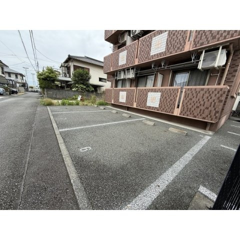 タイユール竹中の駐車場
