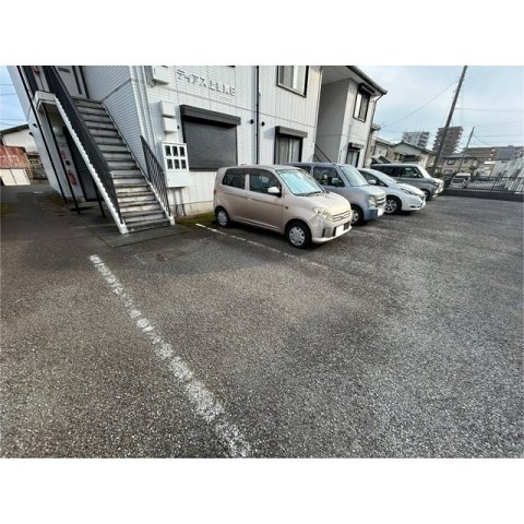 ディアス上香貫の駐車場