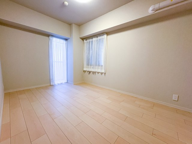 ライオンズシティ東京根岸の洋室|ライオンズシティ東京根岸：約６．４帖の洋室には窓が付いています！