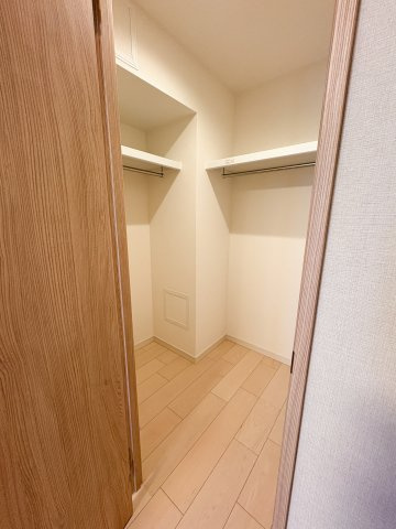 ライオンズシティ東京根岸の洋室|ライオンズシティ東京根岸：ウォークインクローゼット内の画像です！