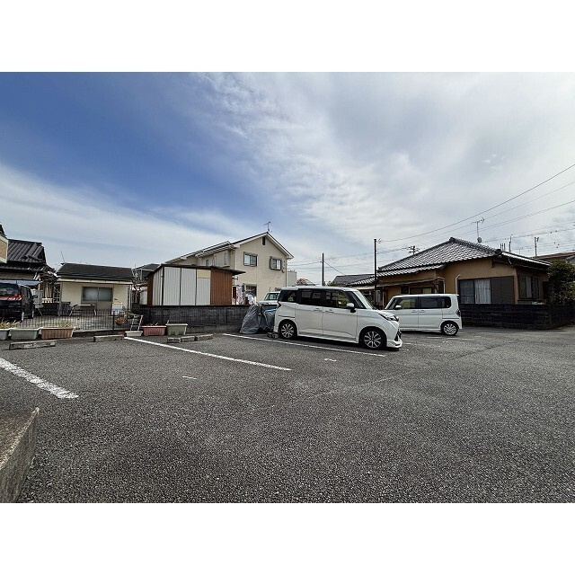エンプレスコートの駐車場
