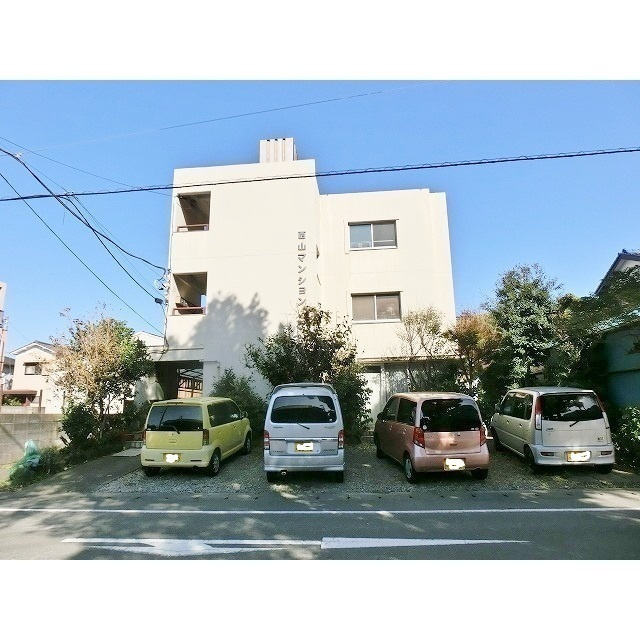 西山マンションの駐車場