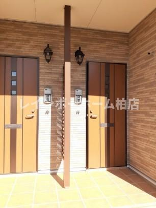 エアコン2台♪ペットちゃんと住めます♪のエントランス|建物の内部です