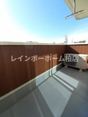 エアコン2台♪ペットちゃんと住めます♪のバルコニー|開放的で明るい空間を演出してくれるバルコニーです