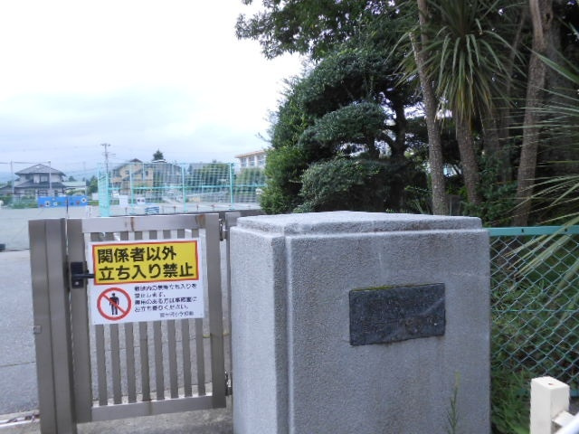 ホワイトハウス　Ｂの周辺|小学校「御殿場市立富士岡小学校まで779m」