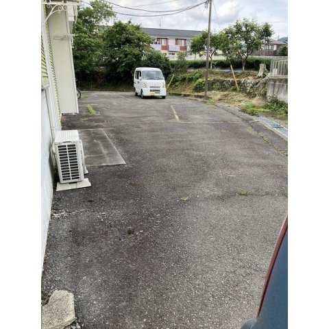 ホワイトハウス　Ｂの駐車場