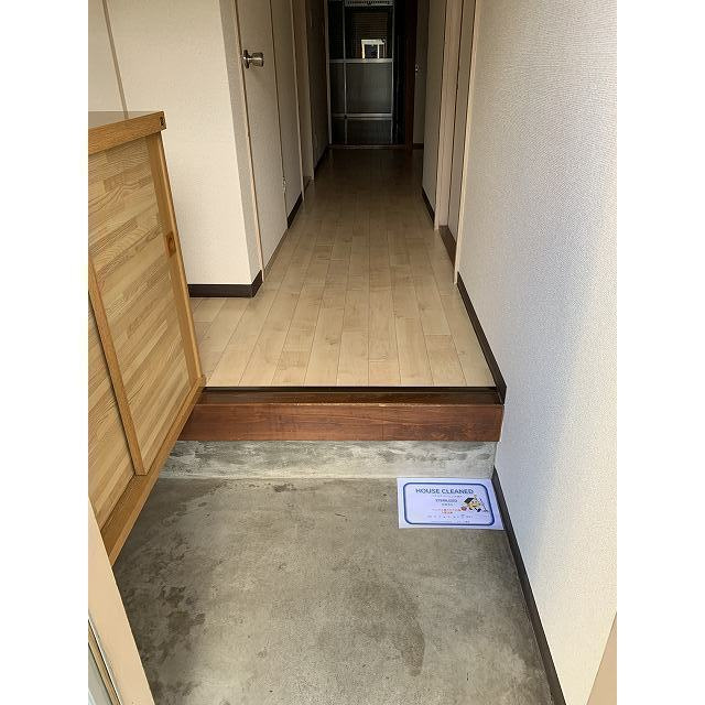 高野ハイツの玄関