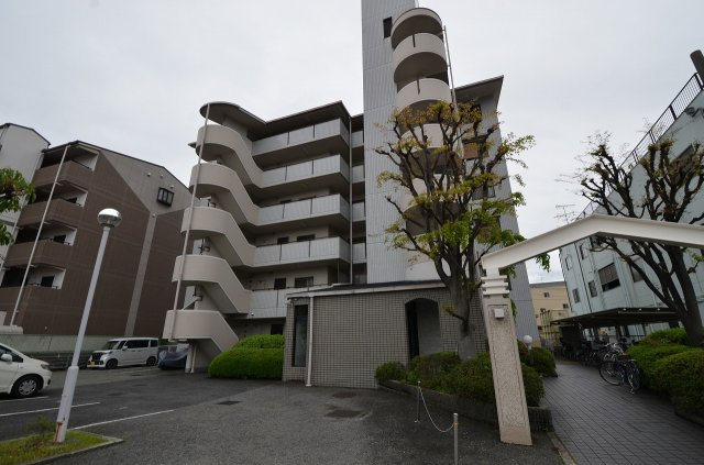 エレベーター付きで重たい荷物も楽々♪