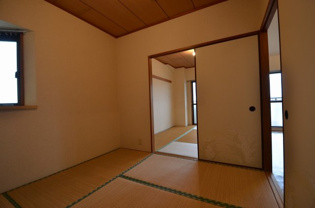 フォンテーヌ東園田の和室