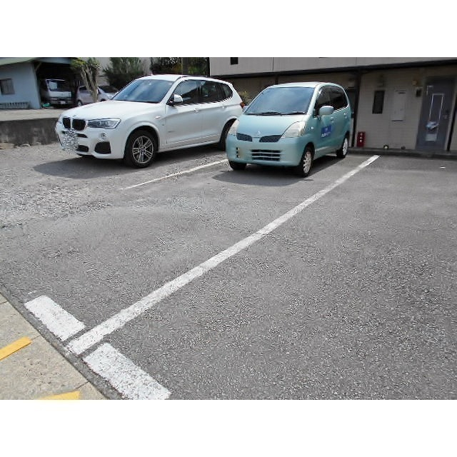 納米里戸建の駐車場