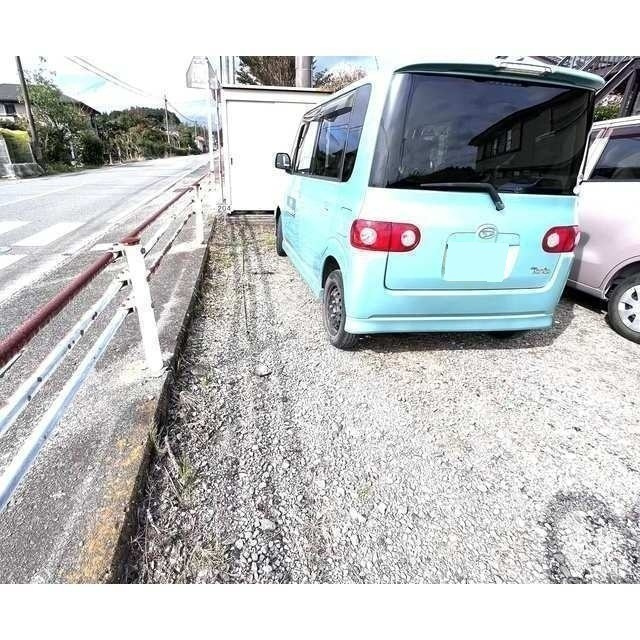ハイツ米山の駐車場