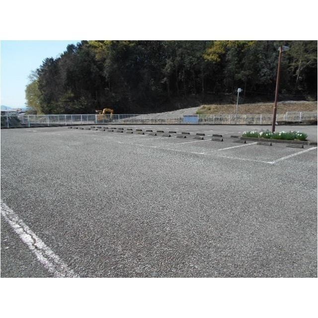 サン梅ノ木沢Ａ棟の駐車場