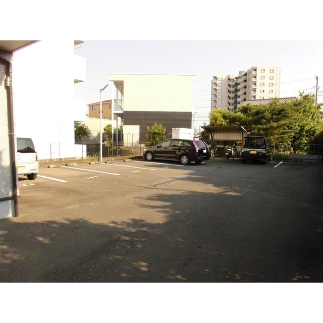 プレミール加藤の駐車場
