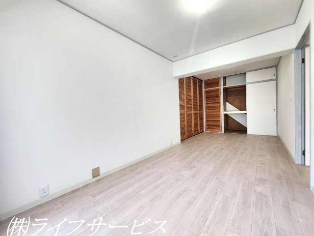 【洋室】 | エバーグリーン淀川２号館 | 洋室9.0帖/収納３ヵ所