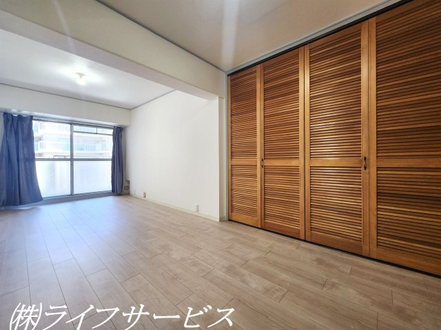 【洋室】 | エバーグリーン淀川２号館 | 洋室9.0帖/収納３ヵ所
