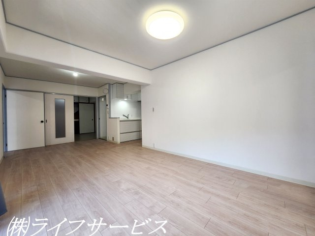 【居間・リビング】 | エバーグリーン淀川２号館 | 室内改装済につきすぐにお住まい頂けます！ペットと一緒に暮らせるマンションです！